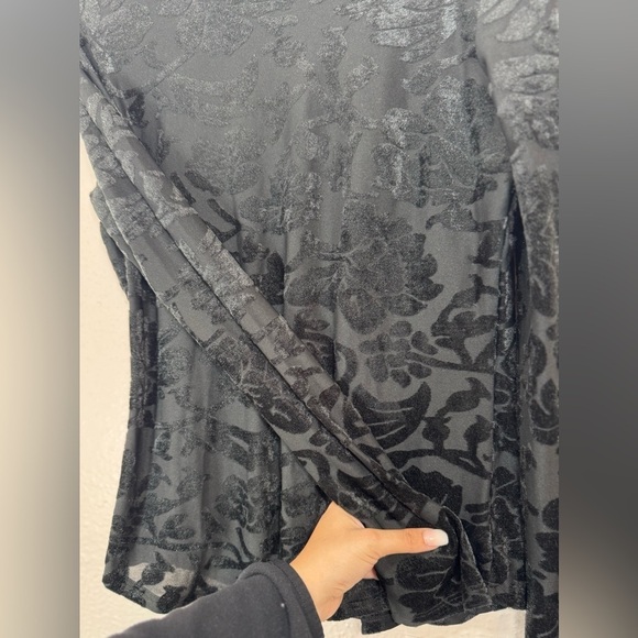 Sundance Black Velvet Textured Floral Long Sleeve Top Women’s Size Small - Picture 5 of 11